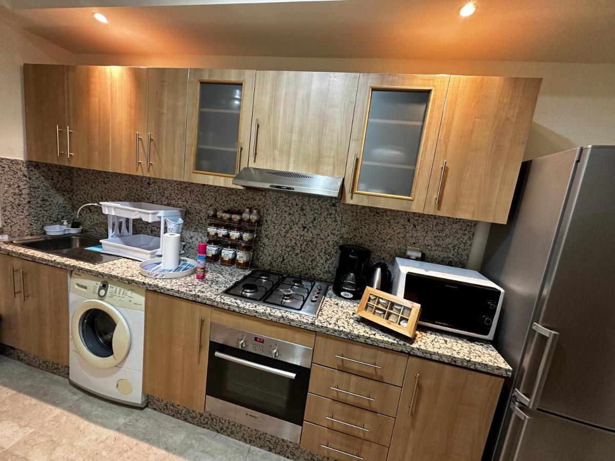 Beautiful, Great Equipped 122 M Holiday Apartment Near Majorelle Garden And Gueliz With Pool Views And A Large Balcony And Terrace มาร์ราเกช ภายนอก รูปภาพ