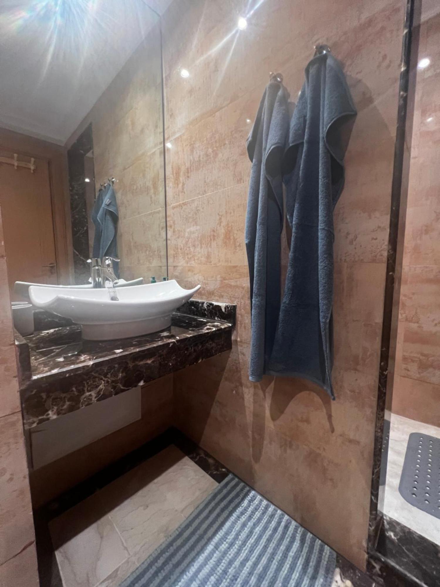 Beautiful, Great Equipped 122 M Holiday Apartment Near Majorelle Garden And Gueliz With Pool Views And A Large Balcony And Terrace มาร์ราเกช ภายนอก รูปภาพ